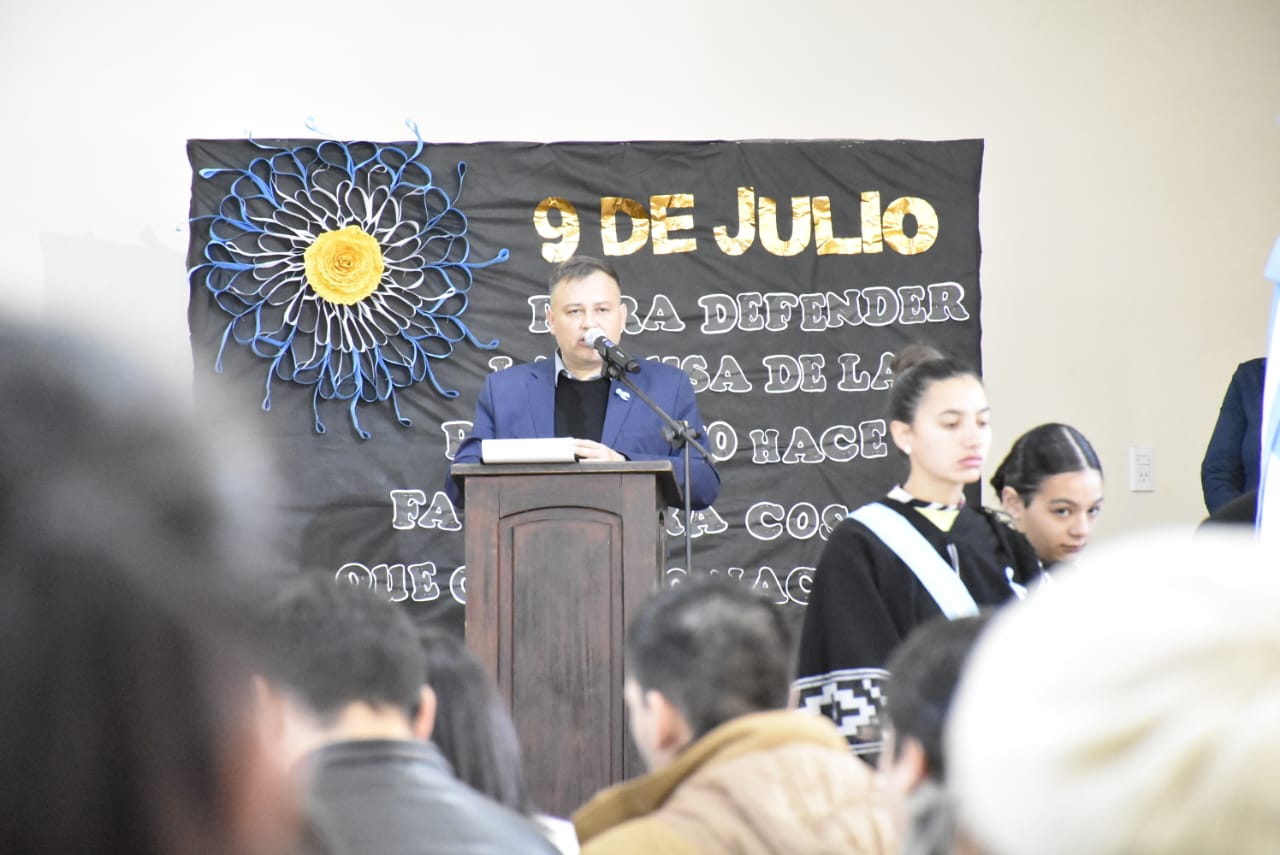 El Intendente Fabricio Mesquida participó del acto por el 208º Aniversario de la Independencia de Argentina